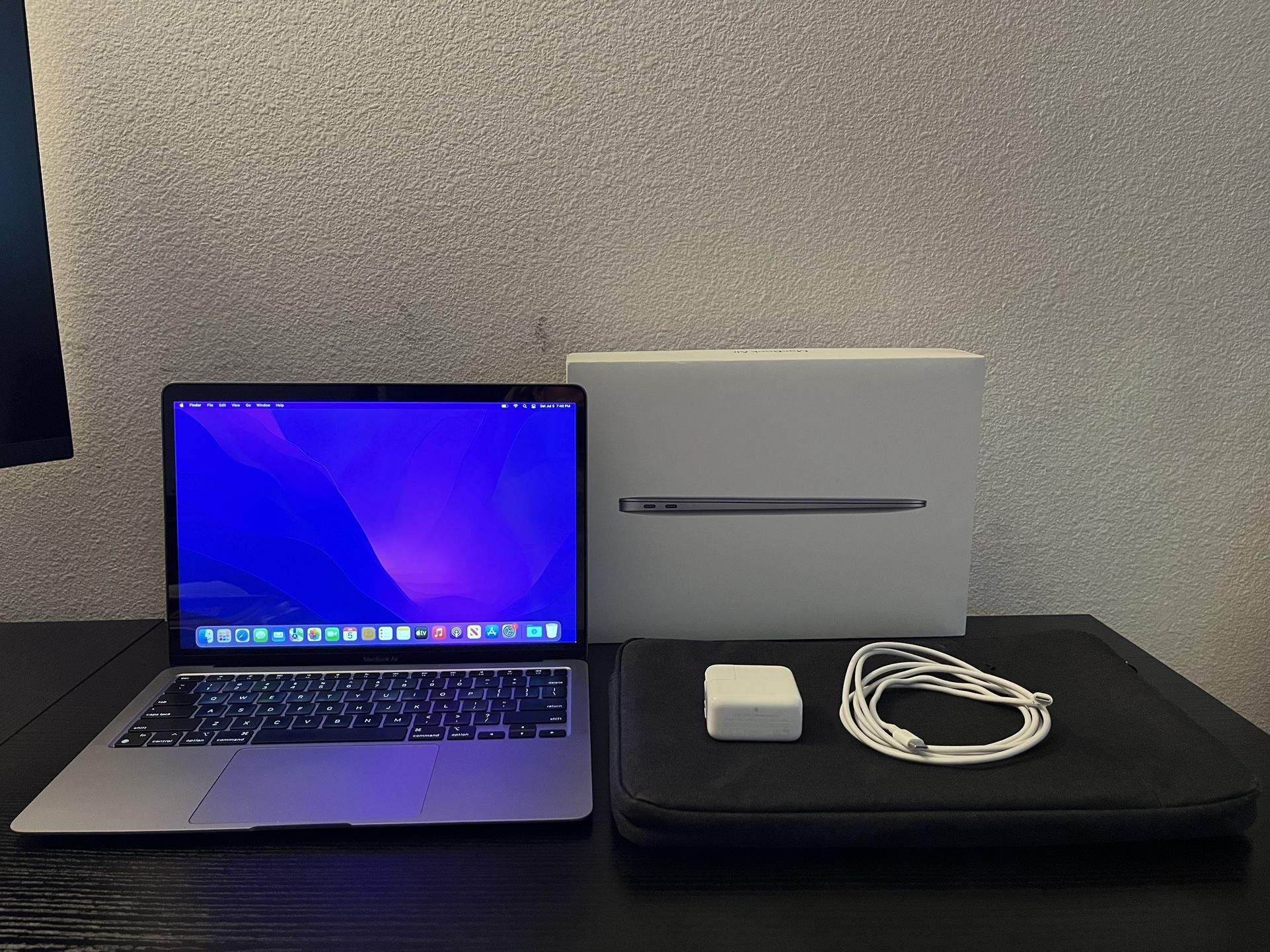 Apple MacBook Air 2020 13.3-inch (Apple M1 Chip, 8GB RAM, 256GB SSD Storage) - Space Gray
