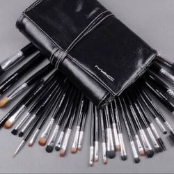 MAC Makeup Professional 31 pc Brush Set Roll Up Organizer