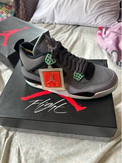 Jordan 4 “green glow” size 9