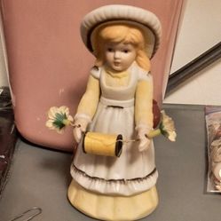 Kitsch Big Eyed Girl Sewing Helper -