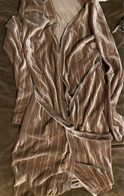 Women’s short robe