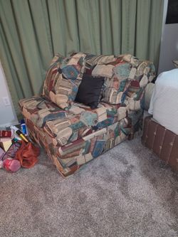 UPHOLSTERED ACCENT CHAIR