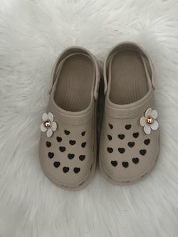 Girls Beige Heart-Pattern Clogs with Flower Charm size 2