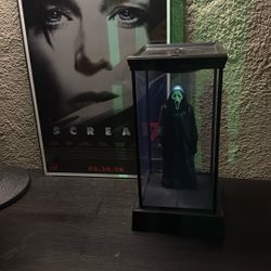 Scream 7 Poster W Frame And Figure In Box 