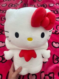 Hello Kitty Roster Plush 30$ 