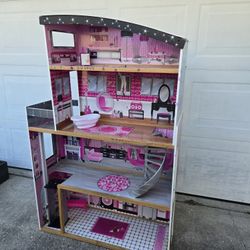 Free Dollhouse