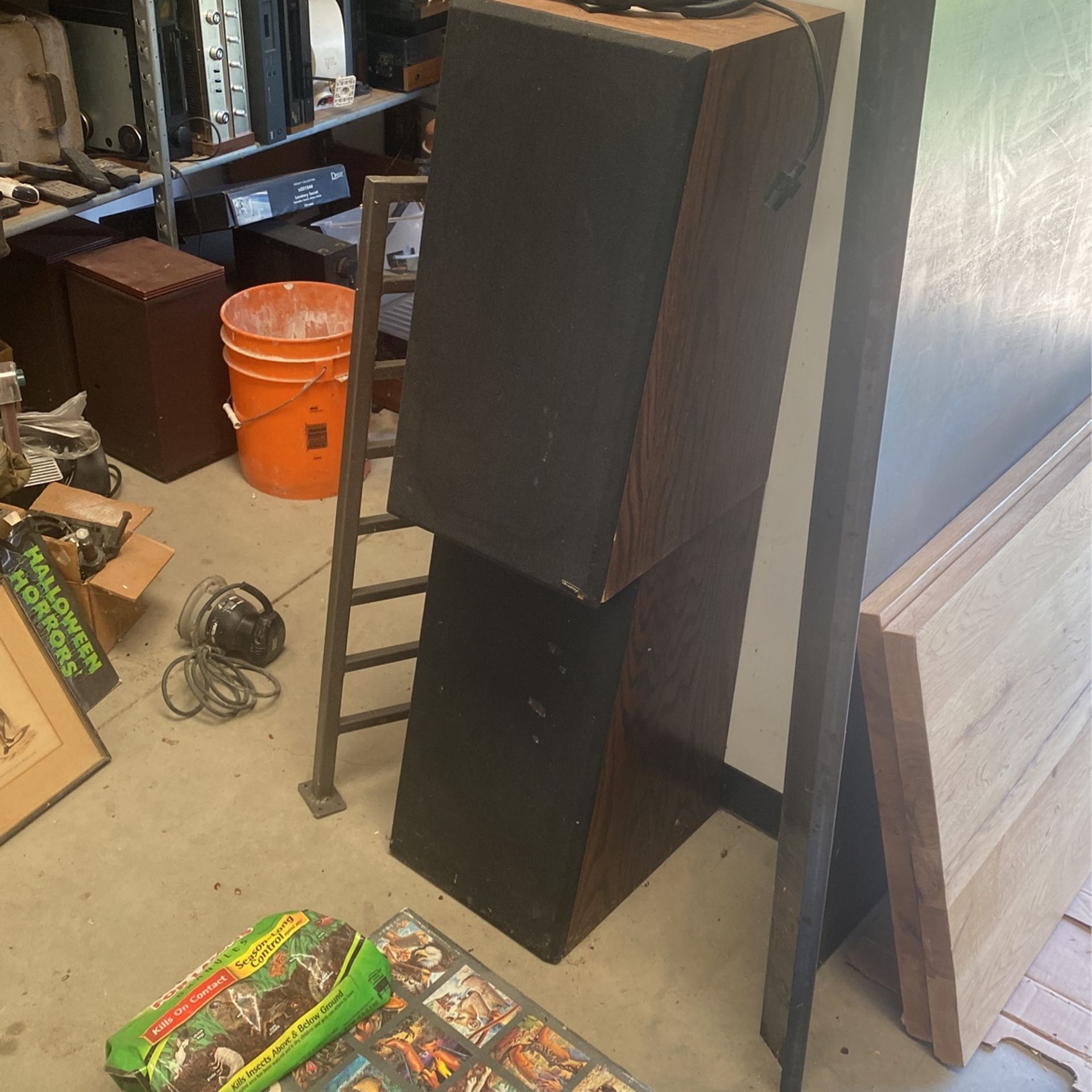 Set of two ultraphase Vintage bookshelf speakers