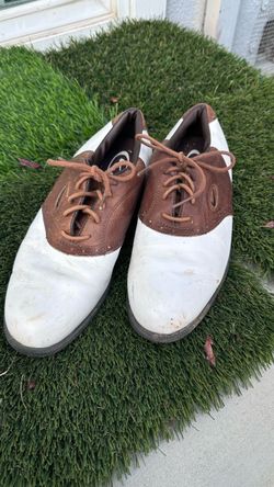 Golf shoes