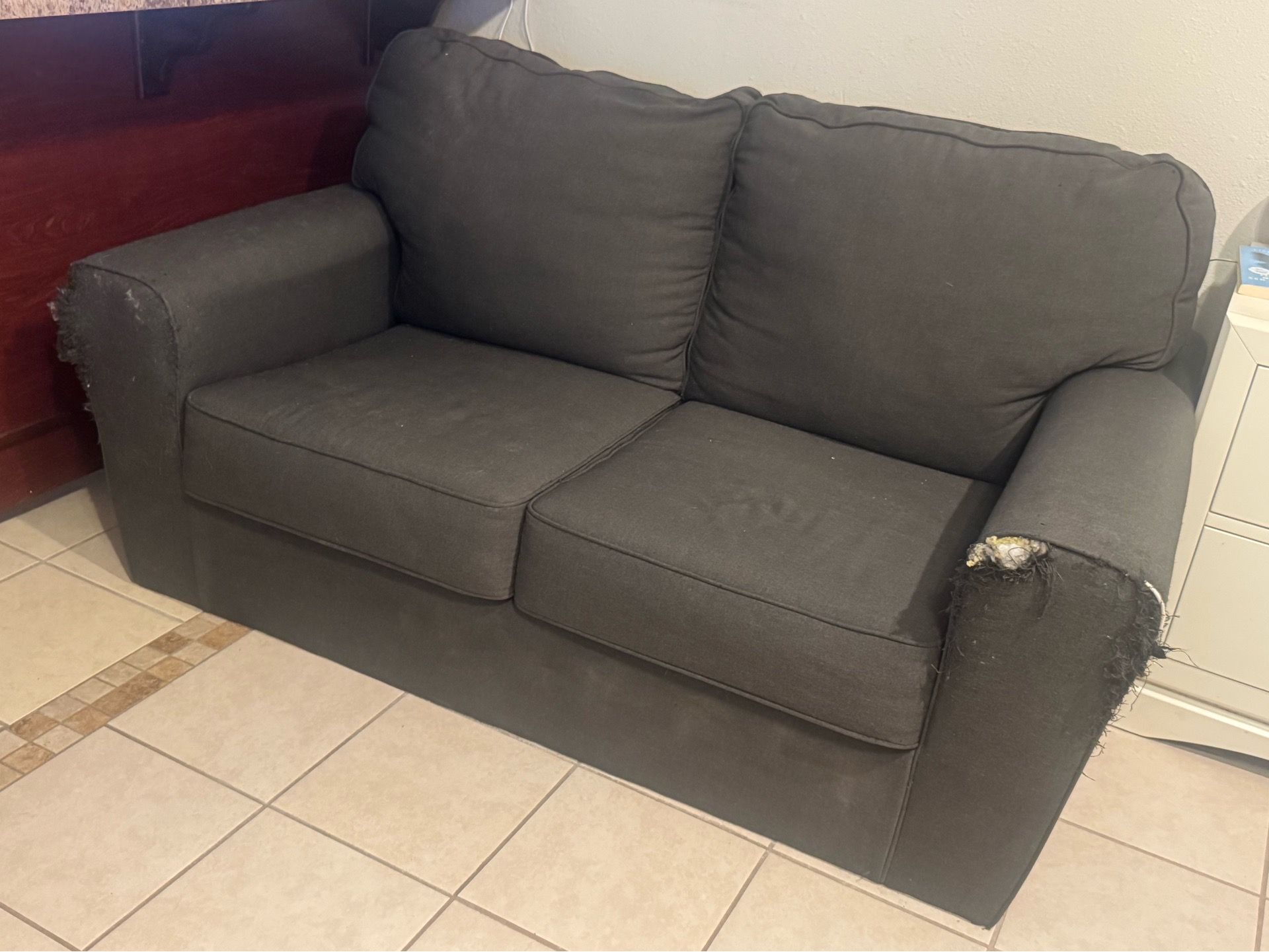 FREE - LOVESEAT