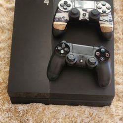 Used PS4 With 2 Controles 