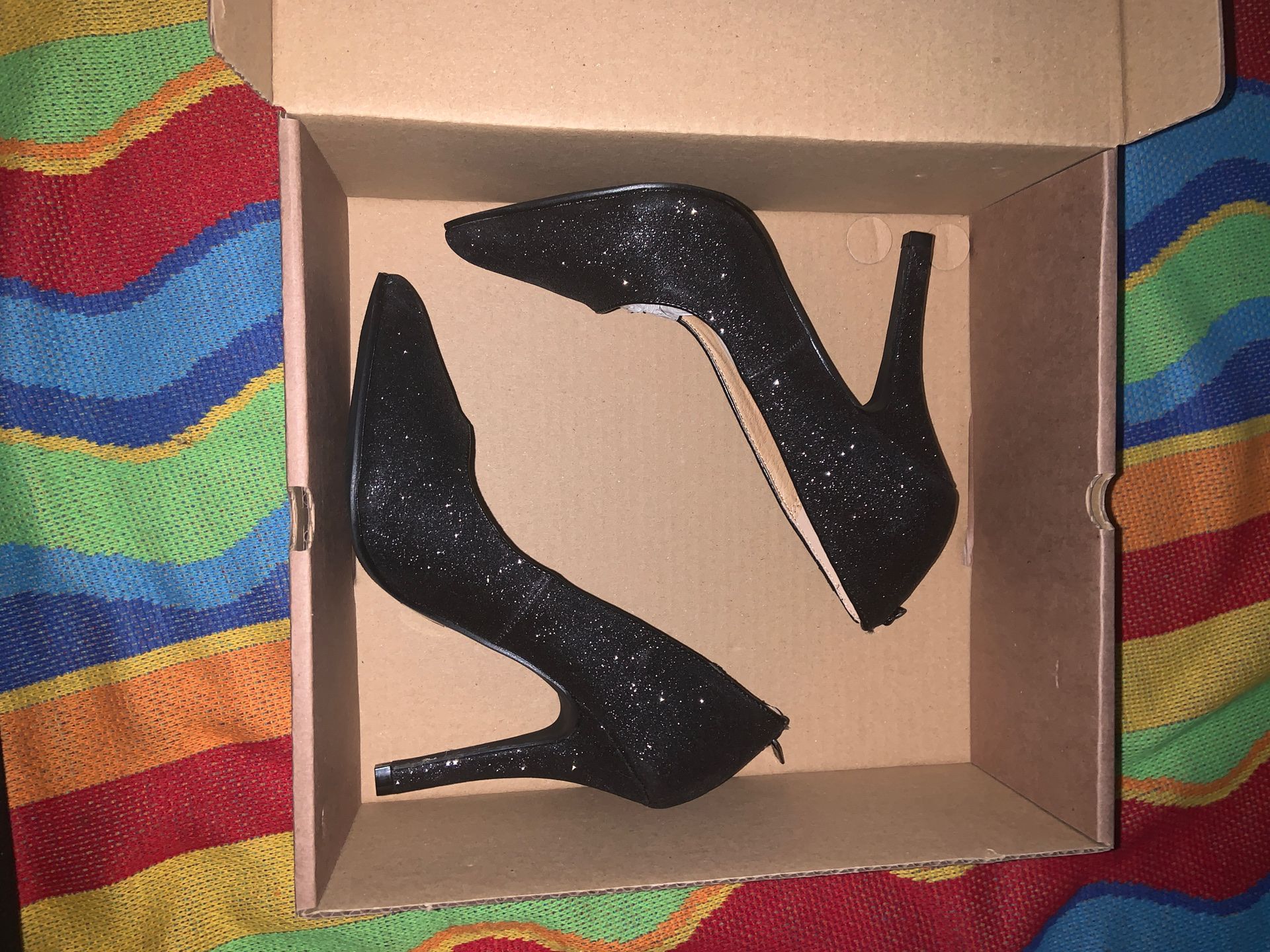 Women’s shoe - size 9 - black glitter - never worn - heals