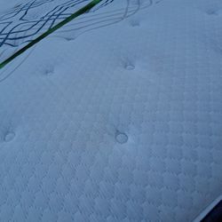 Queen Size Pillow Top Mattress
