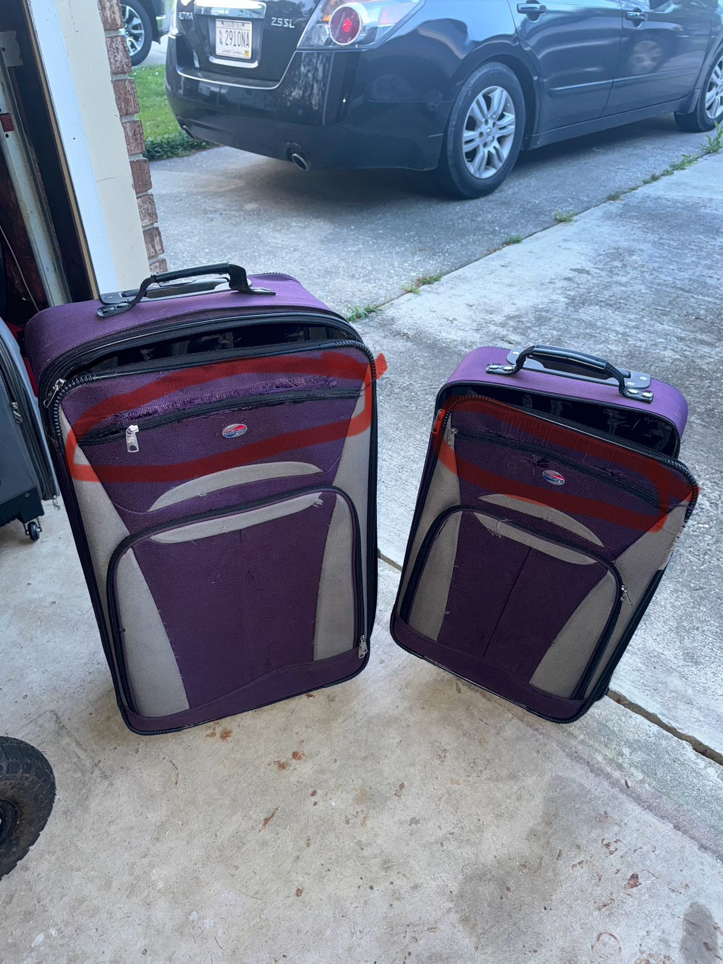 2 Suitcases 