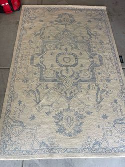 Ralph Lauren blue and beige rug 5x8
