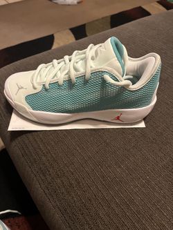 Jordan size 7.5 basketball shoes. Luka love letter 77