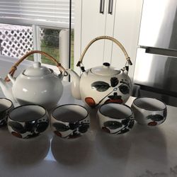 2 Tea Pots And 5 Cups