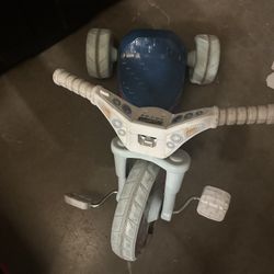 Disney Frozen Fly Wheels Junior Cruiser tricycle.