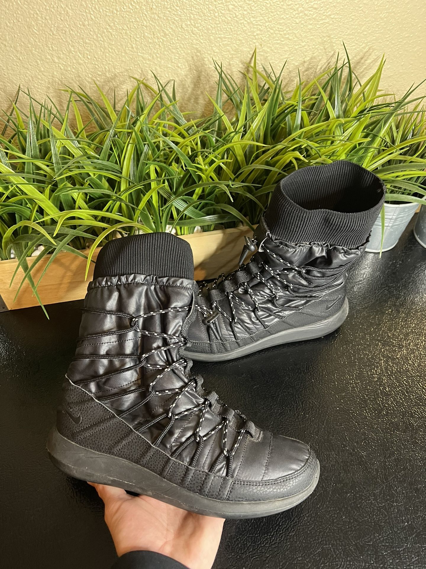 Nike Sample Roshe Two Hi Flyknit Women's Size Black Gray