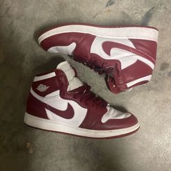 Jordan 1 Mid Maroon