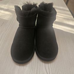 Brand New Size 1Y Ugg Mini Bailey