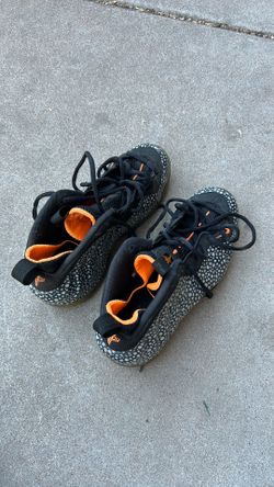 Nike  —  Excellent  condition —low/ wear size 9