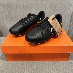 Nike Tiempo Soccer Cleats Size 6