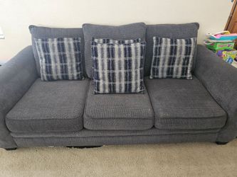 FREE COUCHES