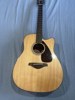 Yamaha Acoustic/electric Guitar. 
