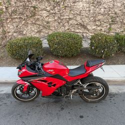 2016 Kawasaki Ninja 300 ABS