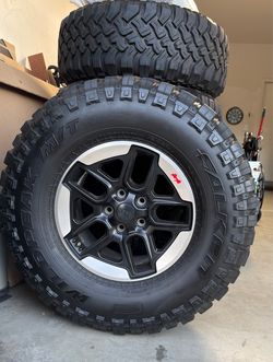 35/12.50/r17 Falken M/T Jeep Rubicon JL Wheels