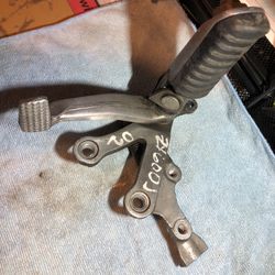 97-2001 Kawasaki ZX600J Right side bracket