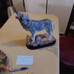 American  Timber Wolf  Statue