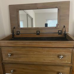 Gavetero con Espejo- Dresser with Mirror