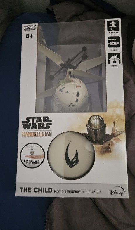 Start Wars Mandelorin Baby Yoda Flying Toy ( BRAND NEW) 