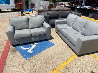 Beautiful Couch & Loveseat! Like New! Cleaned & Sanitized!