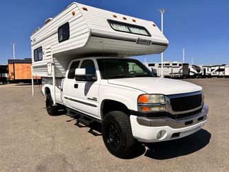 2005 GMC 2500 4X4 & Camper