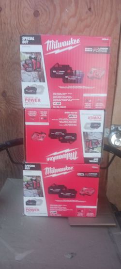 VATERIA MILWAUKEE 18V  FORGE 8V Y CARGADOR  RAPIDO