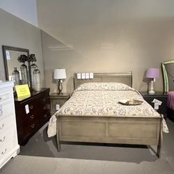 4PC Queen Bedroom Set 