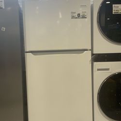 Frigidaire 18 cu. ft. Top Freezer Garage Ready $400