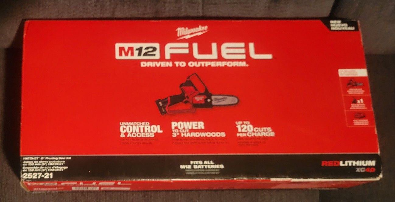 Milwaukee

M12 FUEL 6 in. 12V Lithium-Ion Brushless Battery Prunining Chainsaw Kit w/4.0 Ah Battery & Charger 