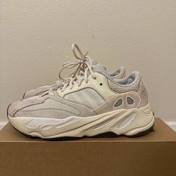Yeezy 700 Analog