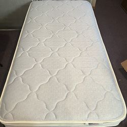 Twin mattress/bed Set With Bedding 