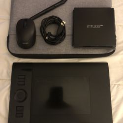 Wacom Intuos 4 (With accessories & Carrying case)