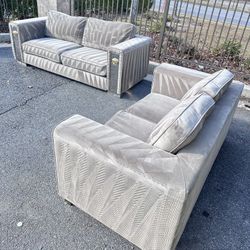 Free Delivery 🚚 Versace Grey 2 Piece Sofa Set
