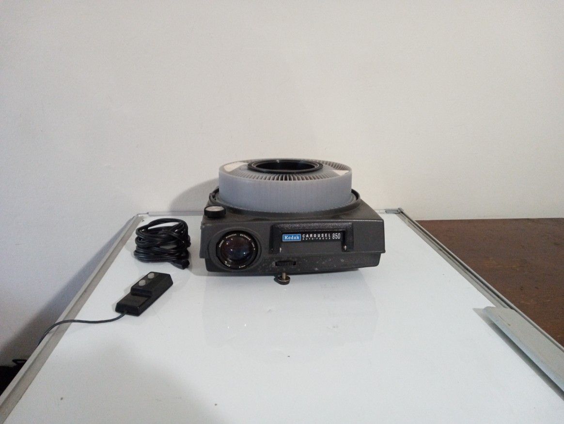 Kodak Carousel 850 Slide Projector – Works Great!