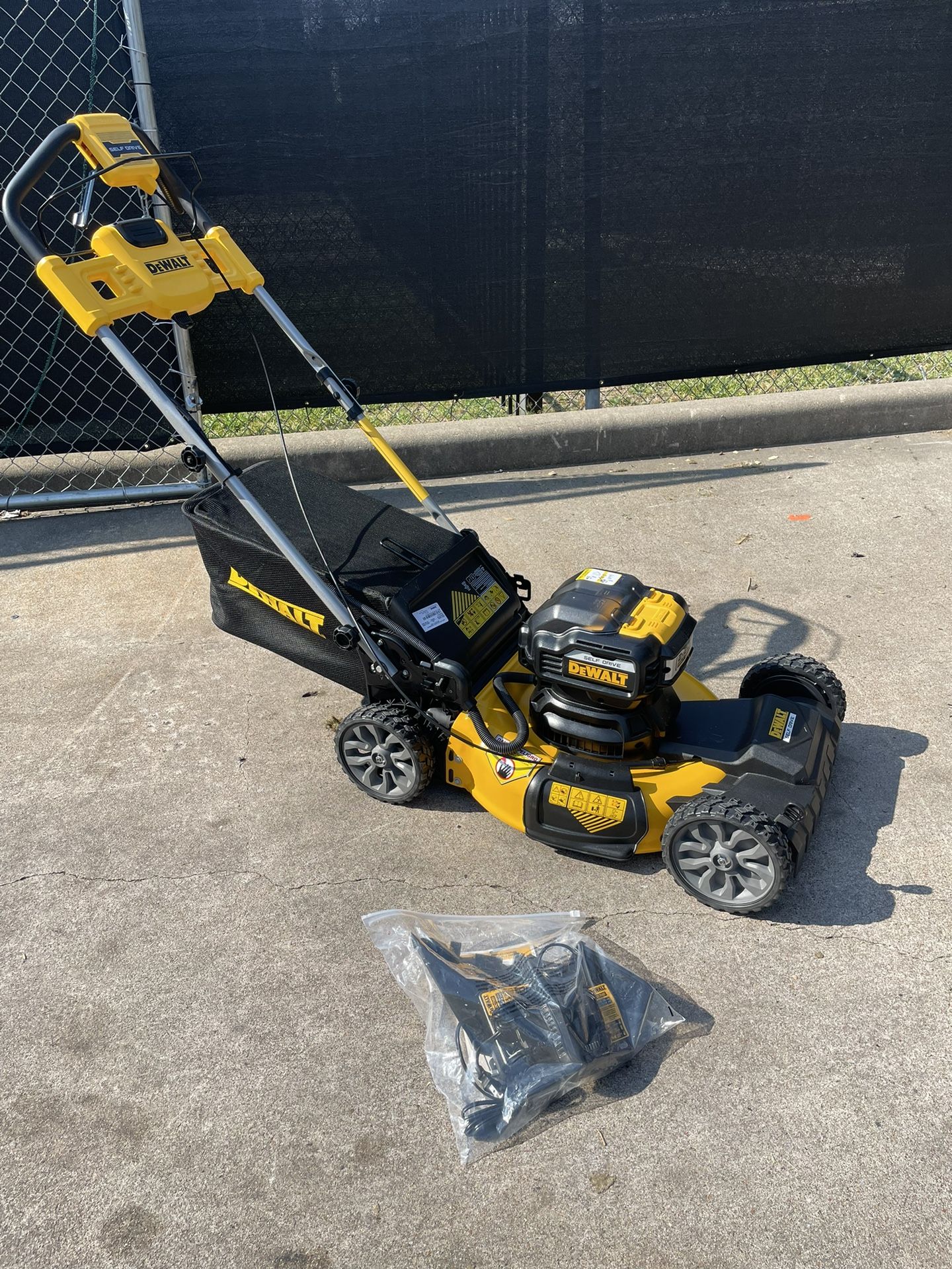 Dewalt 20v Self Propelled Lawnmower