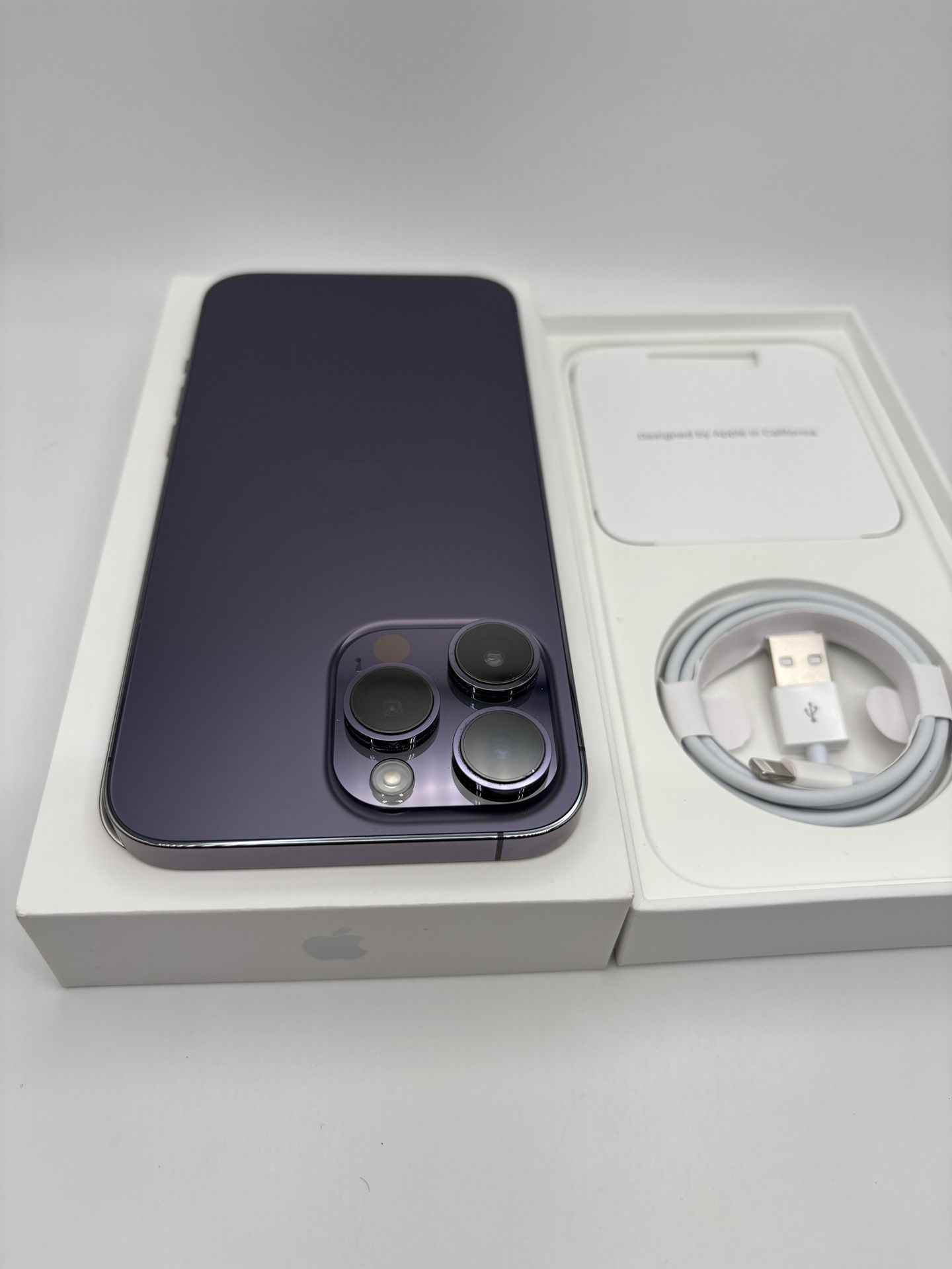 Purple 14 pro max 255gb unlocked for any carrier 48MP camera battery health 84% iPhone looks brand new and everything works perfectly +++++spanish+++