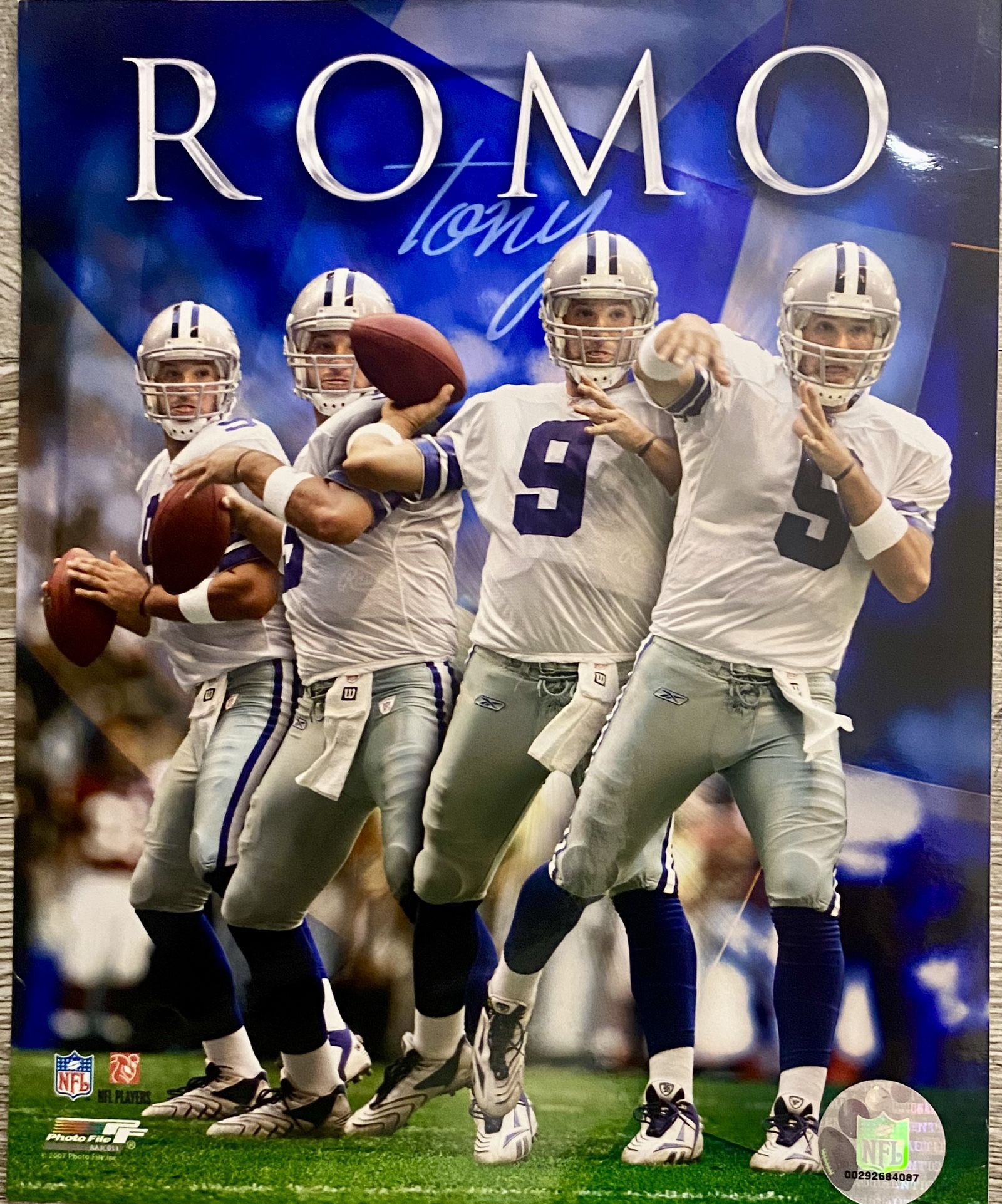 Dallas Cowboys, # 9 Tony Romo-8x10 Glossy Professional Photo-2007-Photo File Los