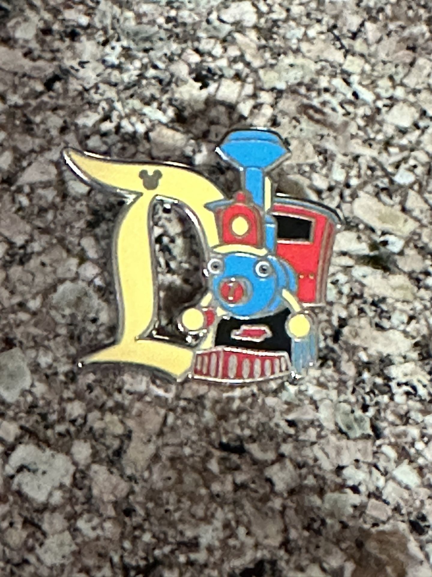 DISNEYLAND Disney pin