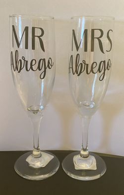 Personalize wedding champagne flute set